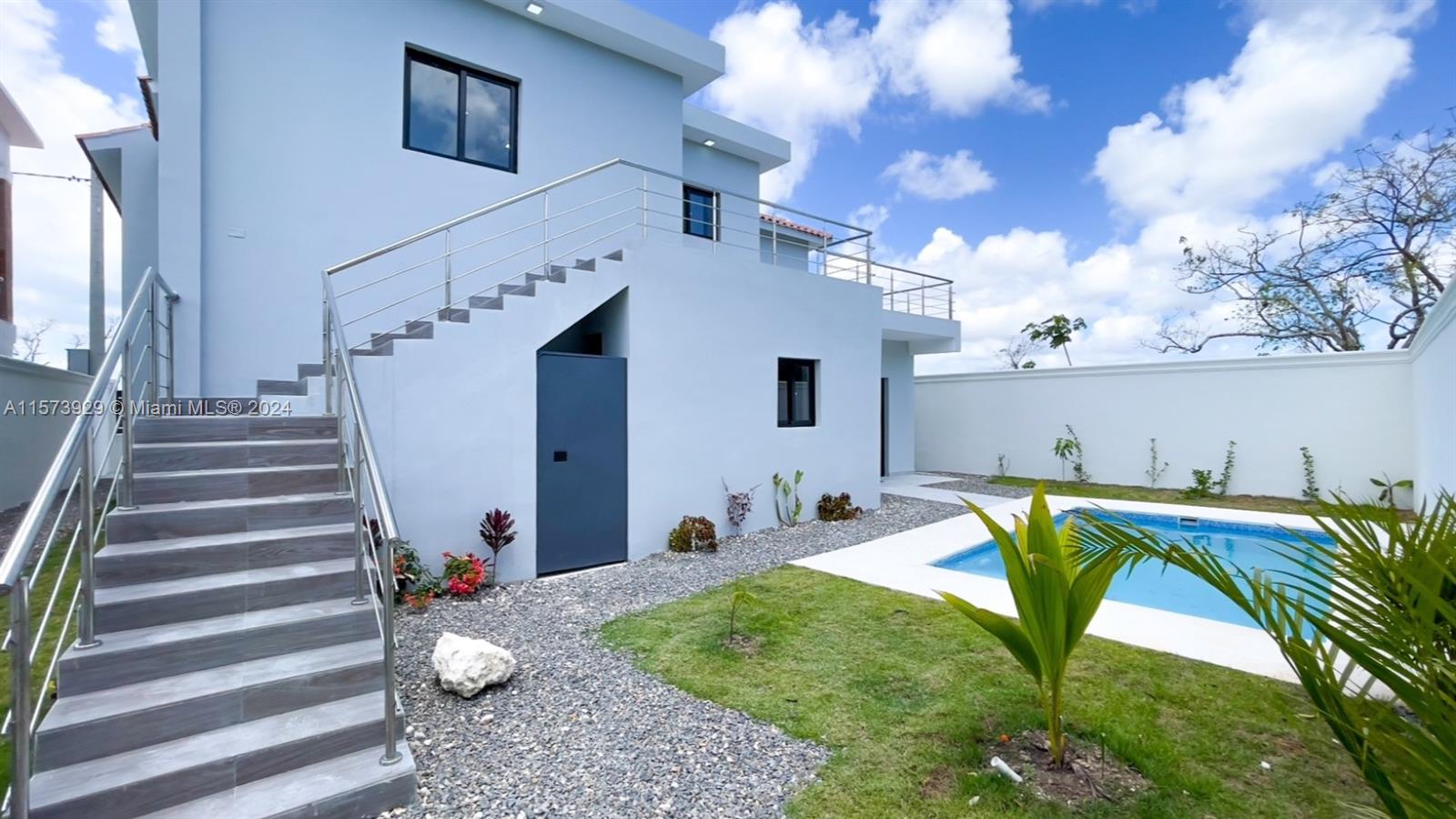 Cozi and Comfortable Single Family Home